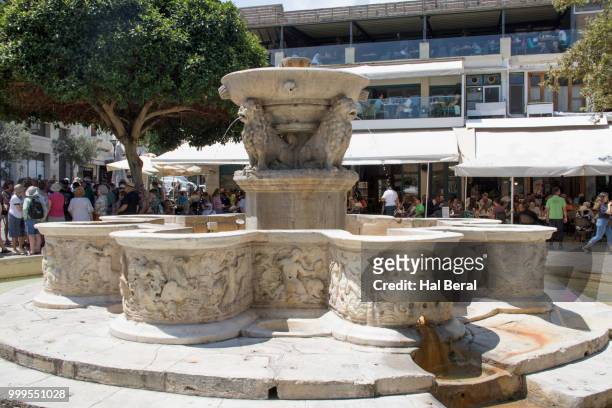 morosini  fountain in herakleion - sea of crete stock pictures, royalty-free photos & images