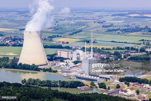 aerial view, eon nuclear power plants isar i and isar ii with reactor buildings and cooling tower on the isar river, essenbach, bavaria, germany - kiefer foto e immagini stock