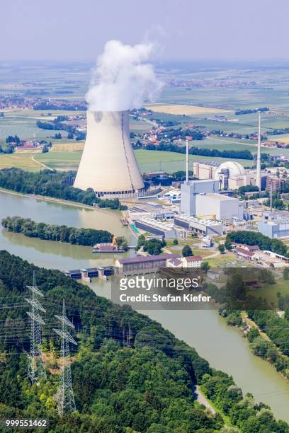aerial view, eon nuclear power plants isar i and isar ii with reactor buildings and cooling tower on the isar river, essenbach, bavaria, germany - kiefer foto e immagini stock