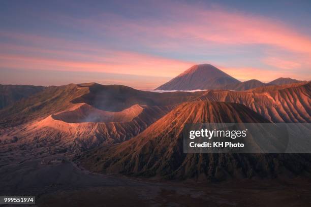 mt.bromo (bromo tengger semeru national park) - bromo tengger semeru national park stockfoto's en -beelden