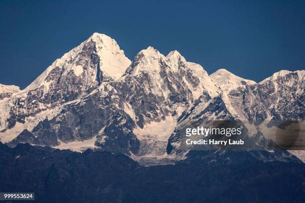 mountains of the himalayas, at nagarkot, nepal - laub stockfoto's en -beelden