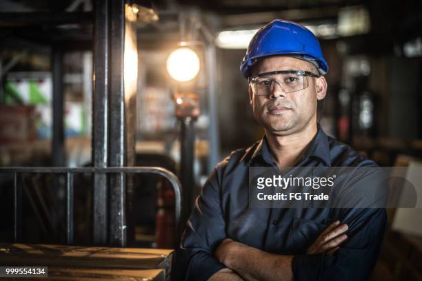portret van werknemer - industrial portrait stockfoto's en -beelden