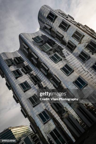 reflection building in dusseldorf - vlam stock-fotos und bilder