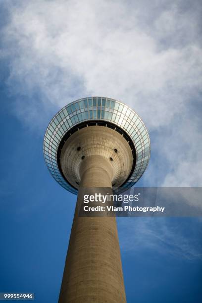 dusseldorf wdr tower - vlam fotografías e imágenes de stock