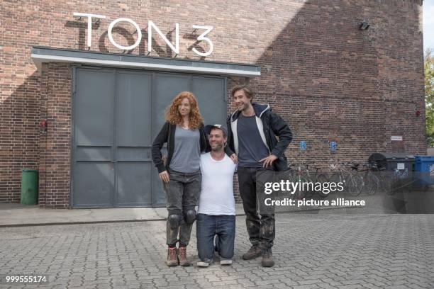 The director Erik Schmitt and the actors Marleen Lohse and Jeremy Mockridge during the filming of the film "Story of Berlin", in Berlin, Germany, 31...