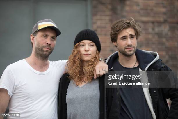The director Erik Schmitt and the actors Marleen Lohse and Jeremy Mockridge during the filming of the film "Story of Berlin", in Berlin, Germany, 31...
