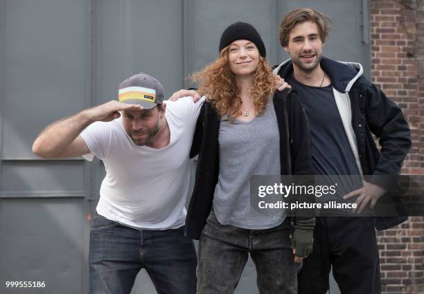 The director Erik Schmitt and the actors Marleen Lohse and Jeremy Mockridge during the filming of the film "Story of Berlin", in Berlin, Germany, 31...