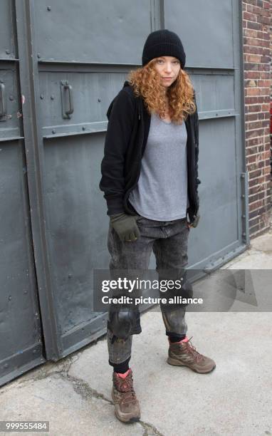 The actress Marleen Lohse during the filming of the film "Story of Berlin", in Berlin, Germany, 31 August 2017. Photo: Jörg Carstensen/dpa