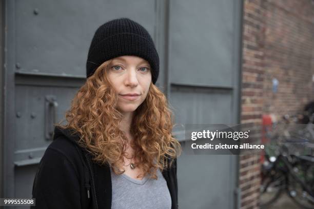 The actress Marleen Lohse during the filming of the film "Story of Berlin", in Berlin, Germany, 31 August 2017. Photo: Jörg Carstensen/dpa