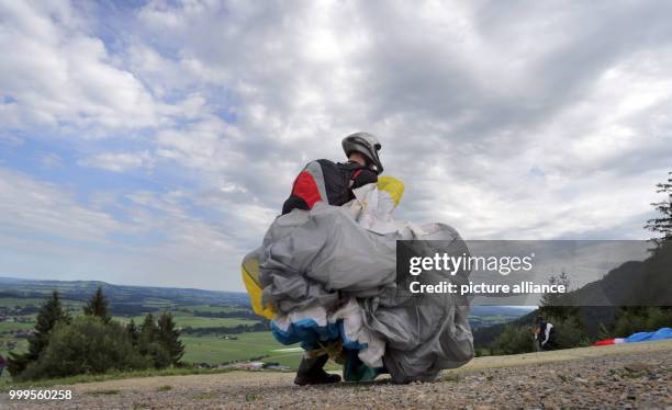 Pupils of a paragliding school prepare for their examination flight on Buchenberg mountain near Buching, Germany, 30 July 2017. Photo: Karl-Josef...