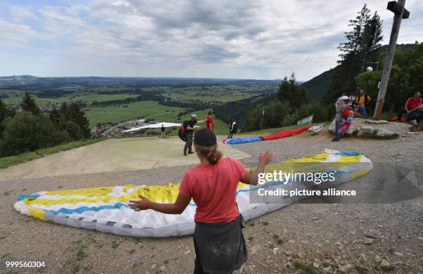 Pupils of a paragliding school prepare for their examination flight on Buchenberg mountain near Buching, Germany, 30 July 2017. Photo: Karl-Josef...