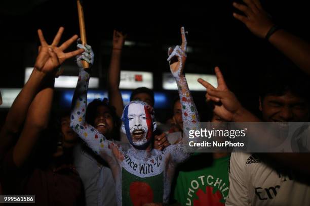 Dhaka, Bangladesh. Bangladeshi soccer fans of France celebrate after Frances victory against Croatia in the FIFA 2018 World Cup Final, in Dhaka,...