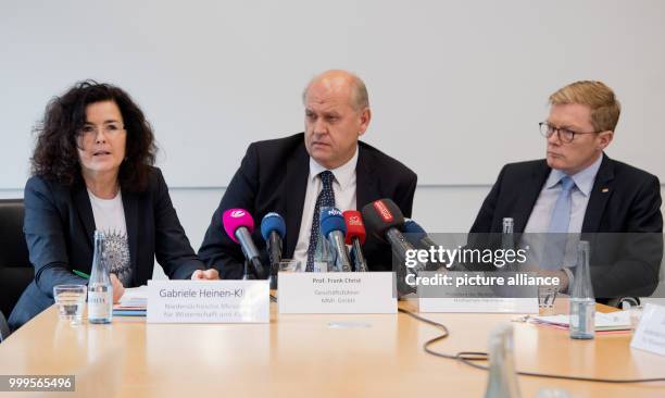 Lower Saxony's minister of science Gabriele Heinen-Kljajic, consultant Frank Christ from the MMI GmbH, Christopher Baum, President of the MHH, speak...