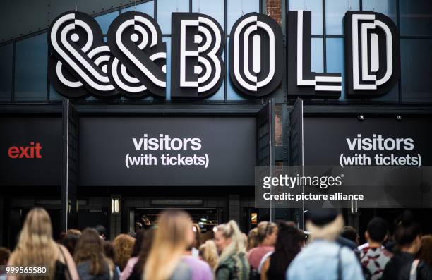 Visitors wait in line in front of the fashion fair "Bread & Butter" in Berlin, Germany, 1 September 2017. Photo: Sophia Kembowski/dpa