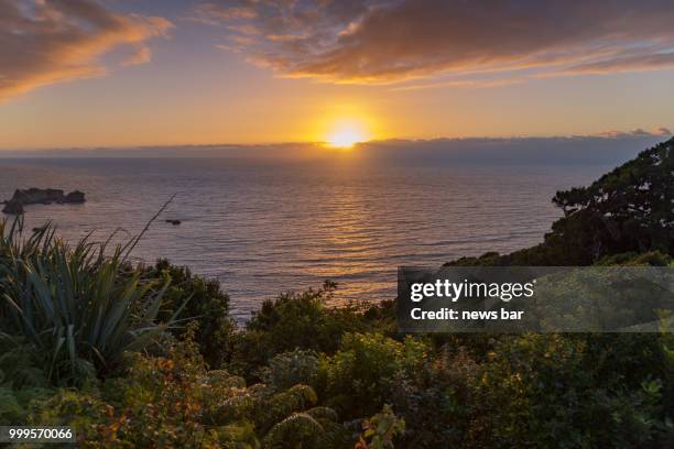 knights point at sunset - sunset point stock pictures, royalty-free photos & images