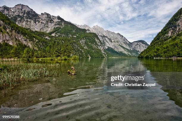 lake koenigssee, at salet, berchtesgaden, bavaria, germany - ベルヒテスガーデンアルプス ストックフォトと画像