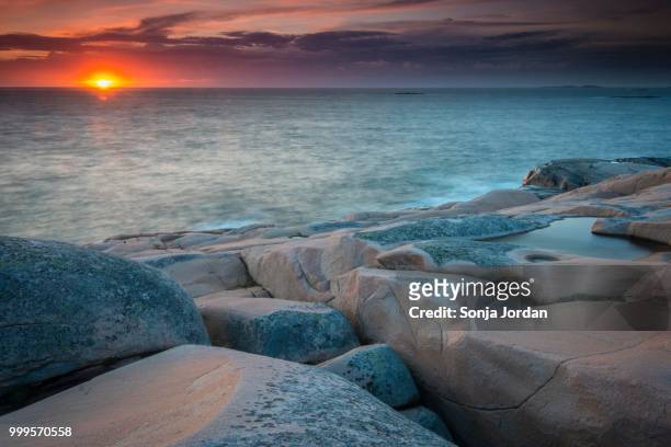 rocks, sunset, evening atmosphere at the coastline near smoegen, bohuslaen province, vaestra goetaland county, sweden - västra götaland county stock pictures, royalty-free photos & images