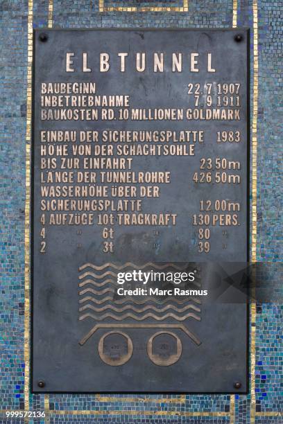 information board at the elbe tunnel, elbe, hamburg, germany - elbtunnel stock-fotos und bilder