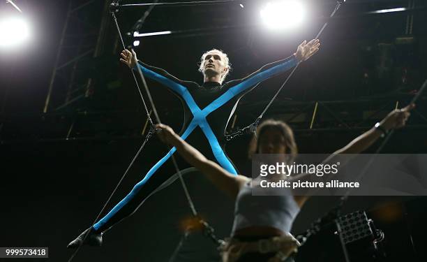 Dpa-Exclusive - Dancers are rehearsing during the rehearsals for the Helene Fischer tour 2017 in Dortmund, Germany, 31 August 2017. Photo: Oliver...