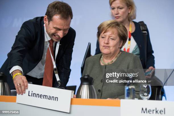 Thorsten Alsleben , director of the small and medium-sized businesses coalition of CDU/CSU , takes away the namesign of MIT chairman Linnemann from...