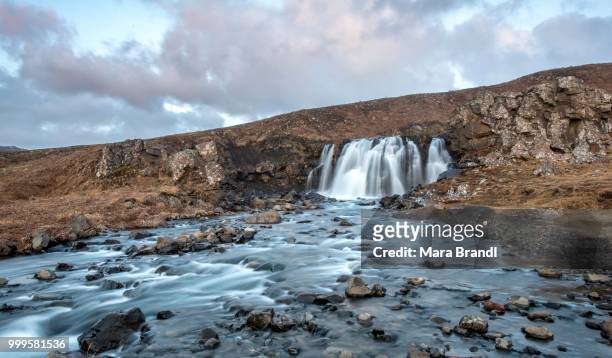 fossarett waterfall, fossa river, vesturland, iceland - fossa river stock pictures, royalty-free photos & images