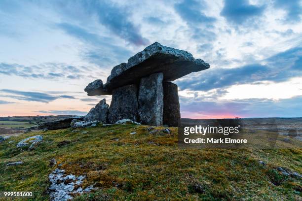 poulnabrone dolmen - elmore stock pictures, royalty-free photos & images
