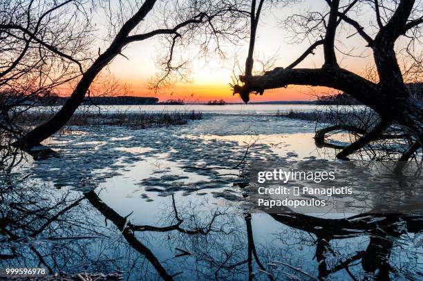 cold sunset - papadopoulos stockfoto's en -beelden