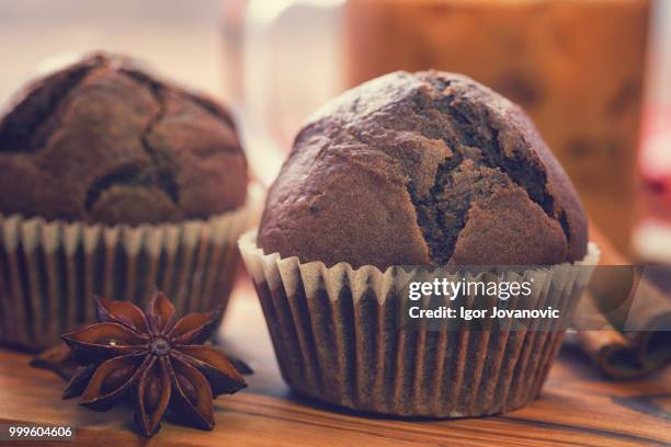 homemade chocolate muffins - forma de queque imagens e fotografias de stock