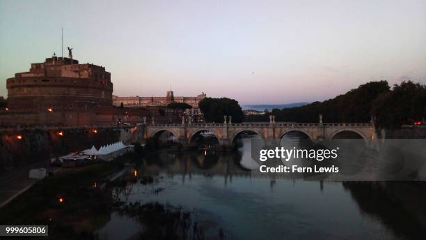 castel sant'angelo at sunset - sant�� stock-fotos und bilder