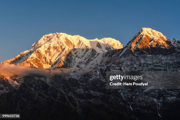 annapurna south and himchuli - annapurna south 個照片及圖片檔