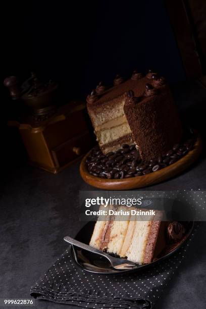 delicious chocolate - coffee pie - chocolate pie stockfoto's en -beelden