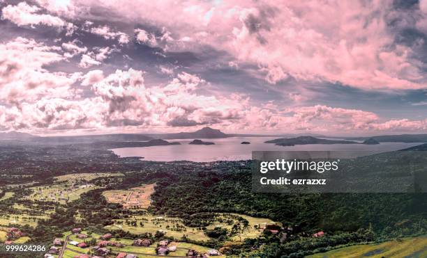 scenic taal lake - taal 個照片及圖片檔