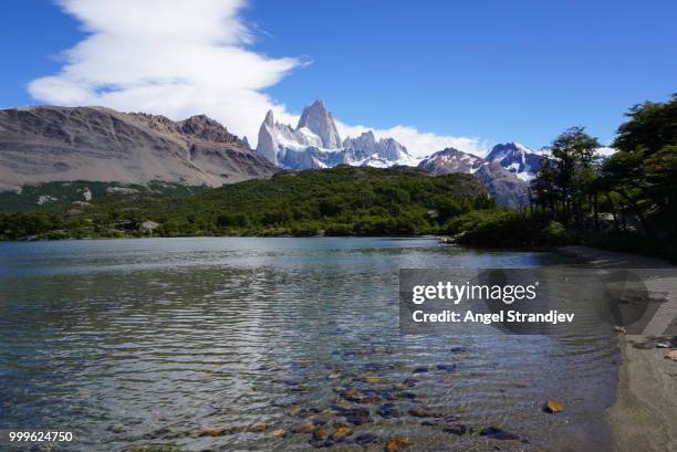 monte fitz roy patagonia argentina - fitz roy stock-fotos und bilder