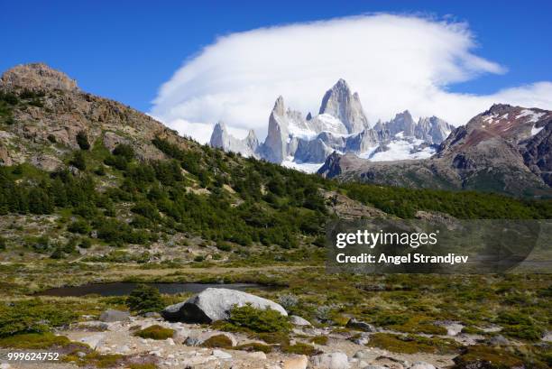 monte fitz roy patagonia argentina - fitz roy stock-fotos und bilder