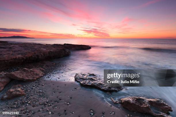 amanecer de verano 4 - summer sunrise 4 - julio stockfoto's en -beelden