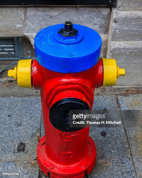 canada-quebec-quebec city-old town-fire hydrant [bouche d'incendie] - bouche stockfoto's en -beelden