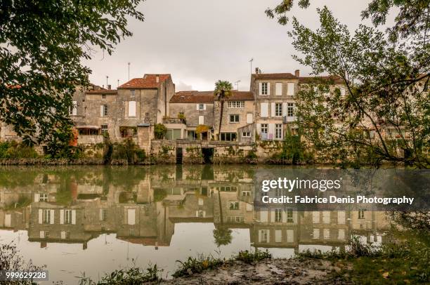 les maisons "les pieds dans l'eau - dans stock-fotos und bilder