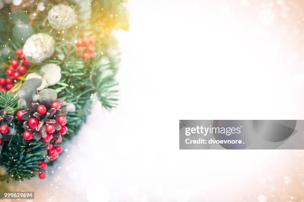 christmas wreath isolated on a white snow background - snow white - fotografias e filmes do acervo