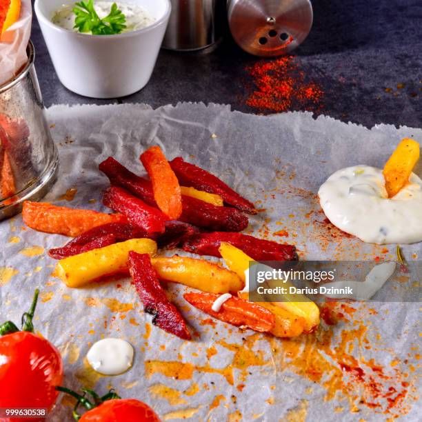 vegetable french fries with herb quark and tomatoes - quark stockfoto's en -beelden