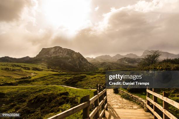 camino a los lagos - caminho stock pictures, royalty-free photos & images