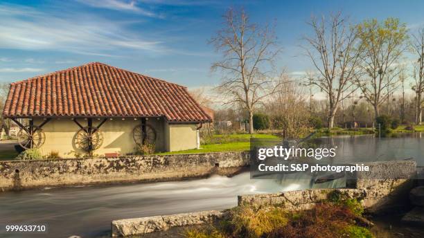 un petit coin en bresse - petit fotograf�ías e imágenes de stock