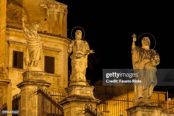 details of san pietro church facade in modica - modica foto e immagini stock