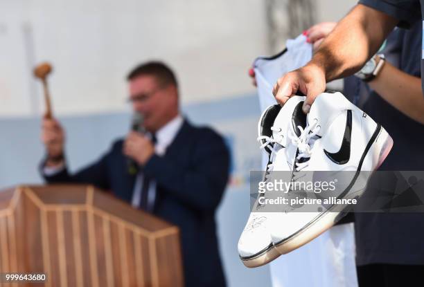 Shoes signed by basketballer Dirk Nowitzki are auctioned for 520 euros, to raise money for the cildren's cancer unit at Eppendorf University...