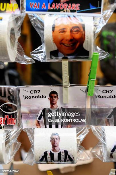 The toilet paper with the photo of Cristiano Ronaldo with the Juventus FC shirt in Naples is ready and on sale. The Neapolitans have already started...