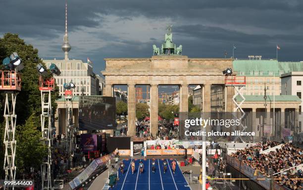 The women's 30-metre sprint in front of the Brandenburg Gate during the German Athletics Association international competition "Berlin fliegt" in...