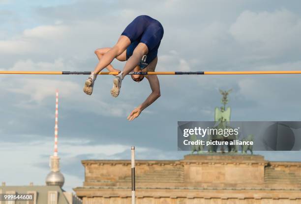 Pole vaulter Sam Kendricks in action in front of the Brandenburg Gate during the German Athletics Association international competition "Berlin...