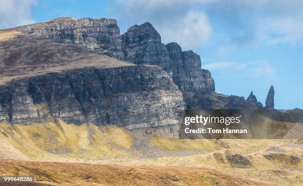 old man of storr - steilanstieg stock-fotos und bilder