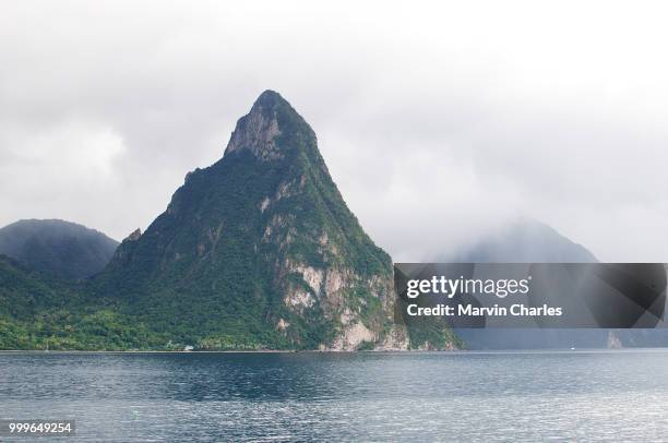 petit piton - st. lucia - petit fotografías e imágenes de stock