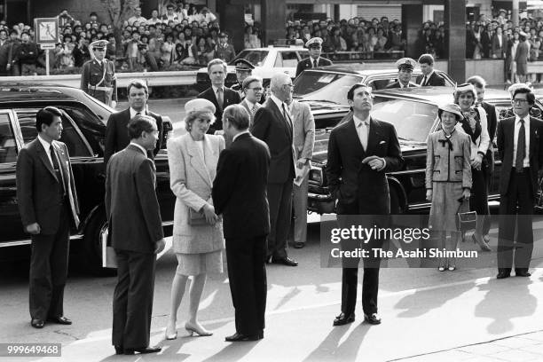 Prince Charles, Prince of Wales and Princess Diana, Princess of Wales visits Kabukiza Theatre on May 12, 1986 in Tokyo, Japan.