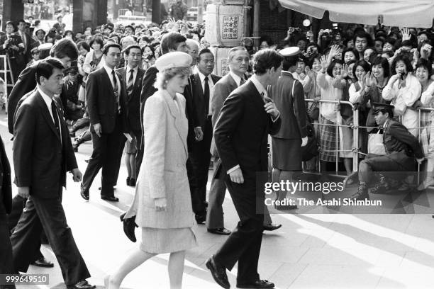 Prince Charles, Prince of Wales and Princess Diana, Princess of Wales visits Kabukiza Theatre on May 12, 1986 in Tokyo, Japan.